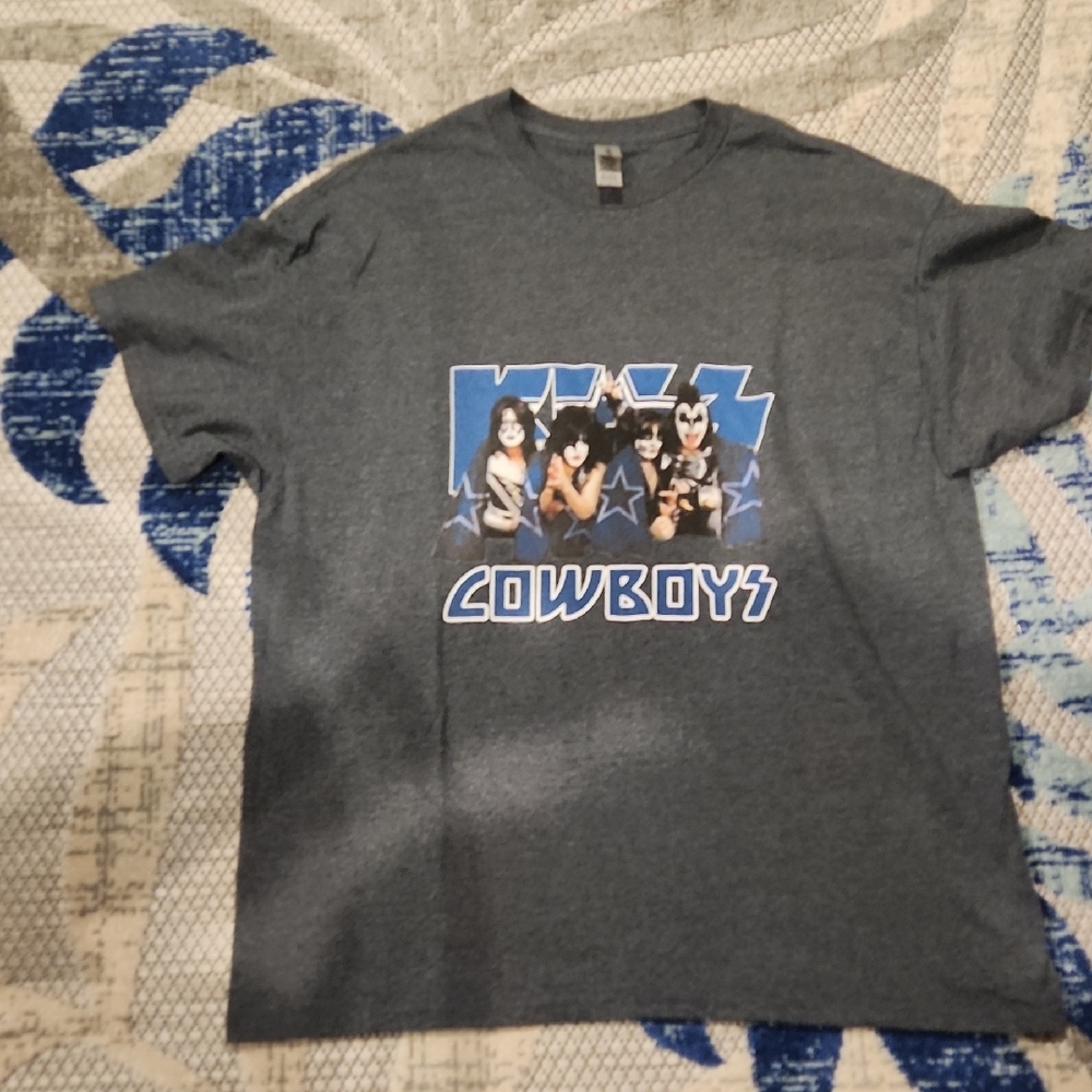 Gildan Gray Kiss/ Dallas Cowboys T-Shirt Size XL